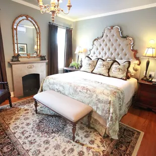 Campbell Hotel Suite 213