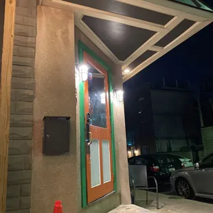 C&apos;mon in!