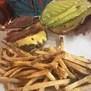 Bacon cheeseburger &amp; Fries