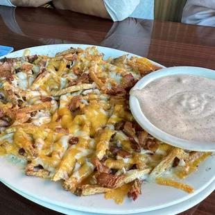 Cheese fries w spicy ranch