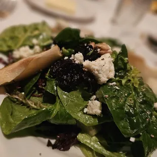 Roasted Pear and Gorgonzola Salad with Walnut Vinaigrette