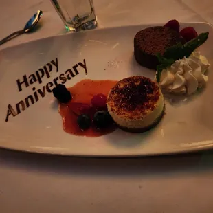 Cheesecake Brûlée style and Chocolate Expresso Cake.