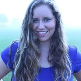 Elyssa C.