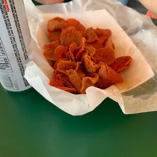 Pepperoni crisps
