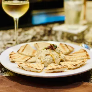 Hummus with Pita. IG@loveplaypeace