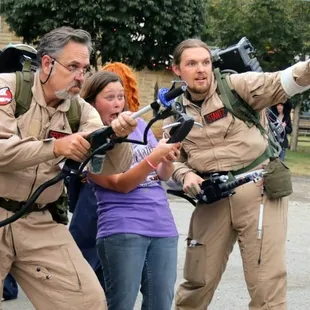 Castle cast: Ghost bustin'!