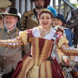 Queen Elizabeth welcomes one and all to Castleton!