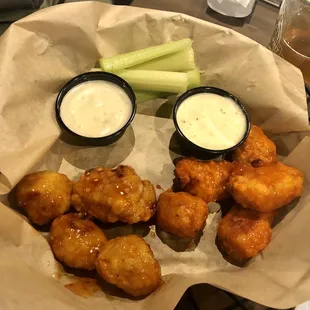 Boneless wings (half buffalo, half spicy Thai)