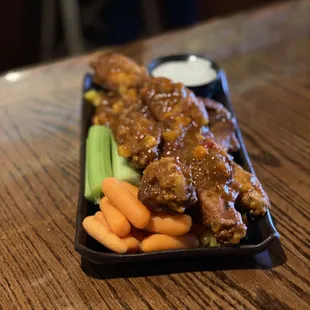#mondaywings day
$.60 boneless wings and $.80 bone in wings. 

This available for takeout.