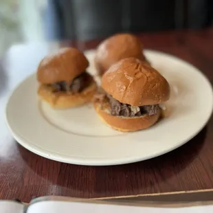 Beef sliders with horseradish