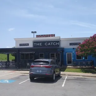 Cute little restaurant next to Hooters.