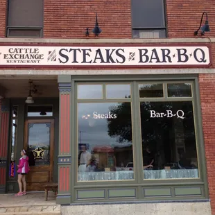 Smoked Turkey plate with the fixins and homemade bread pudding with Jack Daniels sauce for dessert. Fabulous!!