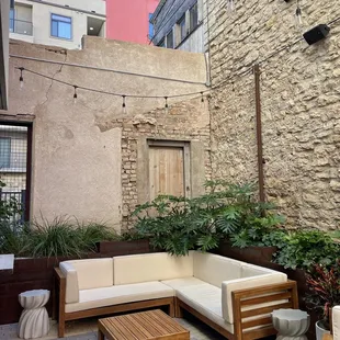 ig: @whatsviveating  |  outdoor seating