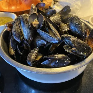 Appetizer sized mussels. I couldn&apos;t eat it all!!