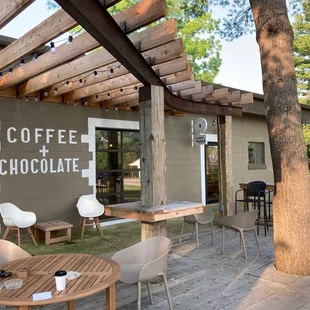 Looooved eating out here!