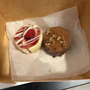 white chocolate raspberry and turtle cheesecake
