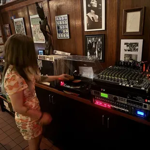Records playing when the live musicians aren&apos;t playing