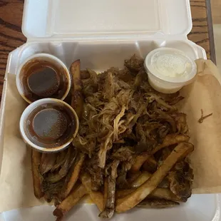 Pulled pork loaded fries