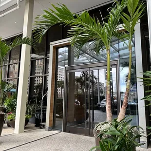 Entrance to the Four Seasons New Orleans