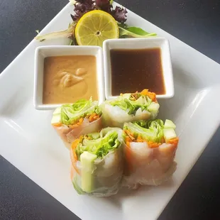 Fresh spring roll with shrimp and chicken. Served with a plum and peanut sauce.