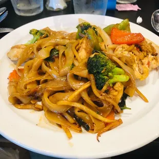 Drunken noodles lunch special