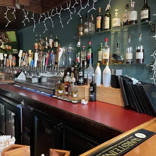 A well stocked bar with lots of beer on tap.