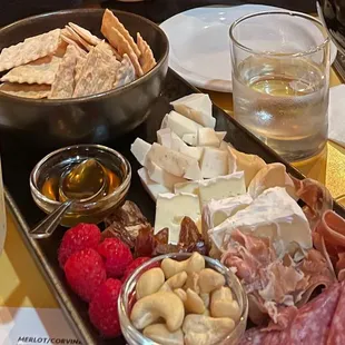 Cheese & Charcuterie Plate
