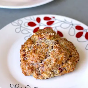 Raspberry Lemon Scone ($3.35) - tasty but the texture is too soft and spongey. Doesn&apos;t have a strong raspberry lemon flavor.