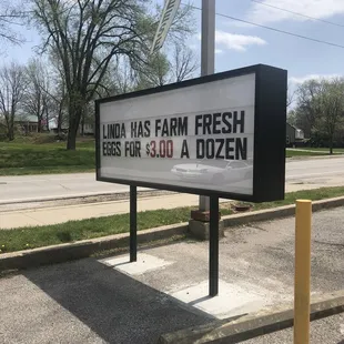 a sign advertising a farm fresh