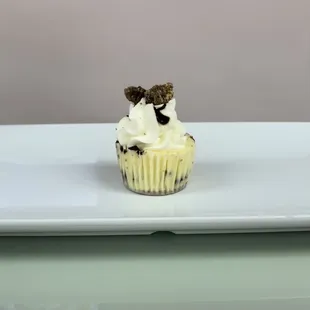 Reese&apos;s cheesecake