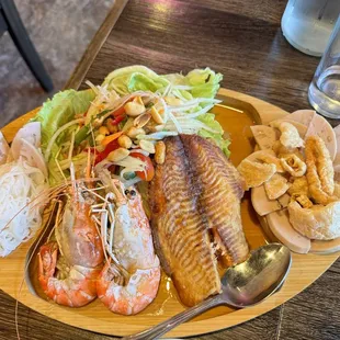 Papaya salad with fish