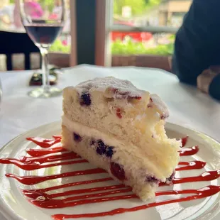 Lemon mascarpone cake with blueberries