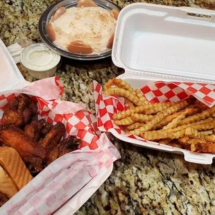 12pc Wing Basket w/Hut Seasoned Fries and Nana's Banana Pudding