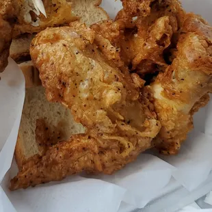 Chicken wings snack comes with 3 wings and 2 pieces of white bread