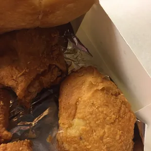 Nice foil lined bottoms to prevent the chicken oil from making a mess through the paperboard box.