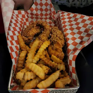 Chicken strips basket with fries