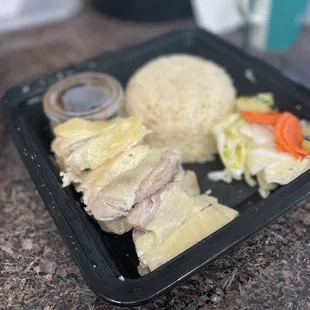 Hainanese Chicken with garlic rice: yummm!!