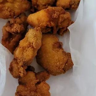 food, chicken wings and fried chicken