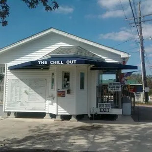 Drive thru are walk up.  Po-boy and snack shop. Specialty Sundaes!!!!