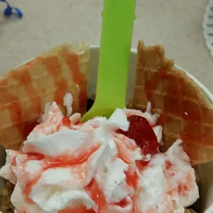 Mmmm... can't wait to dig in..who says  Dessert before dinner isn't delish!!