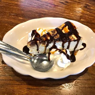 SNICKERS CHEESECAKE
