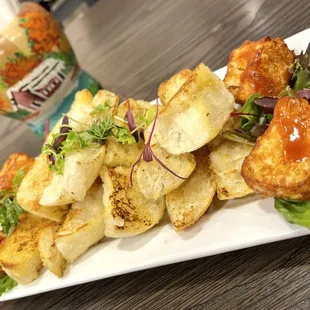 Queso frito con salsa de guayaba.