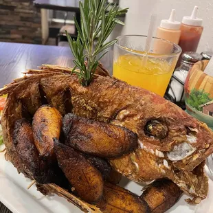 Pescado con Maduros
