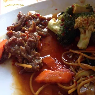 That's all the meat that was with beef n broccoli which was to be spice garlic seasoned and tasted nasty!!!