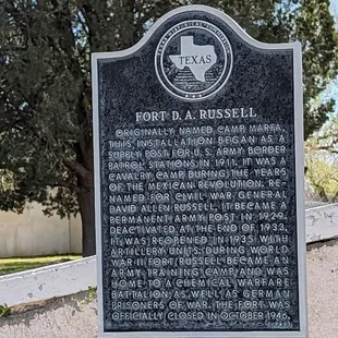 Historical marked describing Forts history