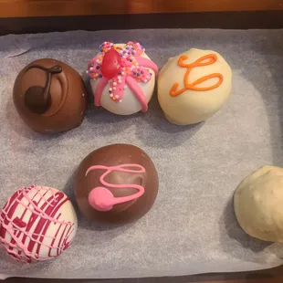 Whitman's chocolates packs better than this.