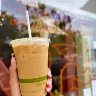 IG: @felicitythefoodie  Floral latte w oatmilk