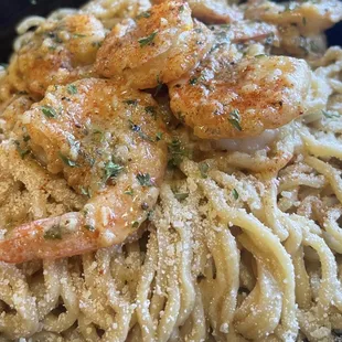 Garlic noodles with simmer sautéed shrimp