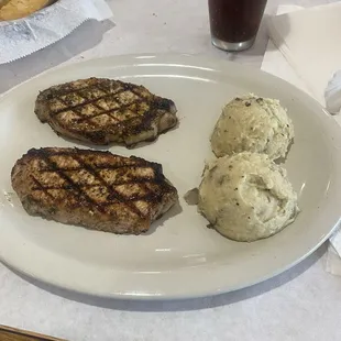 Pork chops and garlic mashed potato's
