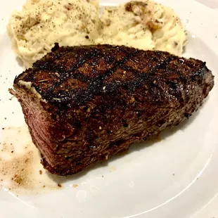 Steak and mashed potatoes